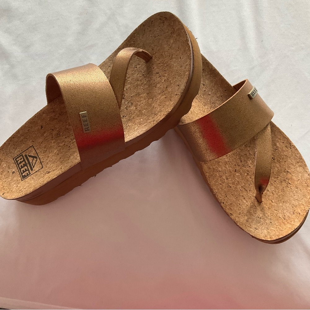 Reef Cushion Bounce Sol sandal. Copper color. Size 6. EUC. Small scuff at toe